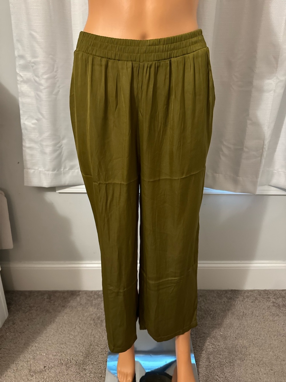 Pretty Grade & Gather size S olive green pull on wide leg crppped pants new